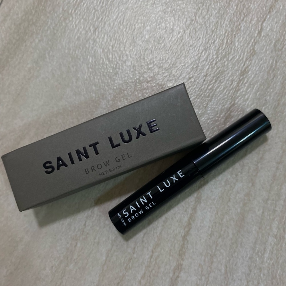 •OPVBEAUTY Loose Setting Powder Medium • Saint Luxe Brow Gel - Picture 2 of 3